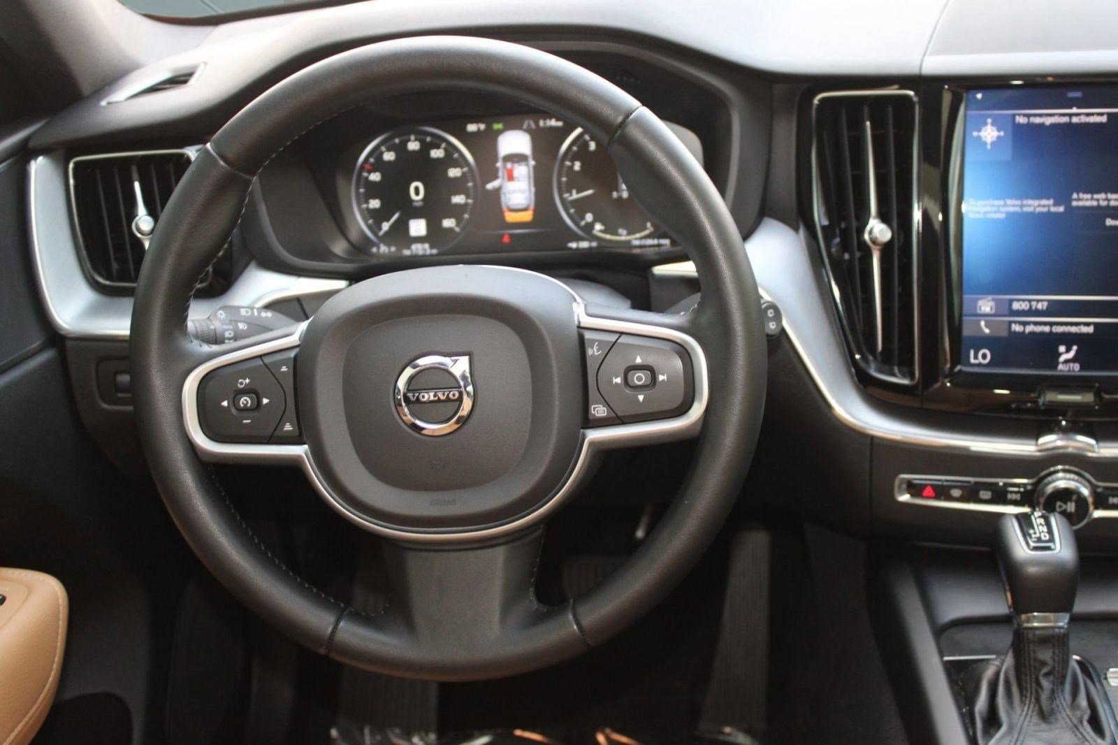 Used 2020 Volvo XC60 T5 Momentum w/ Protection Package Premier image 16