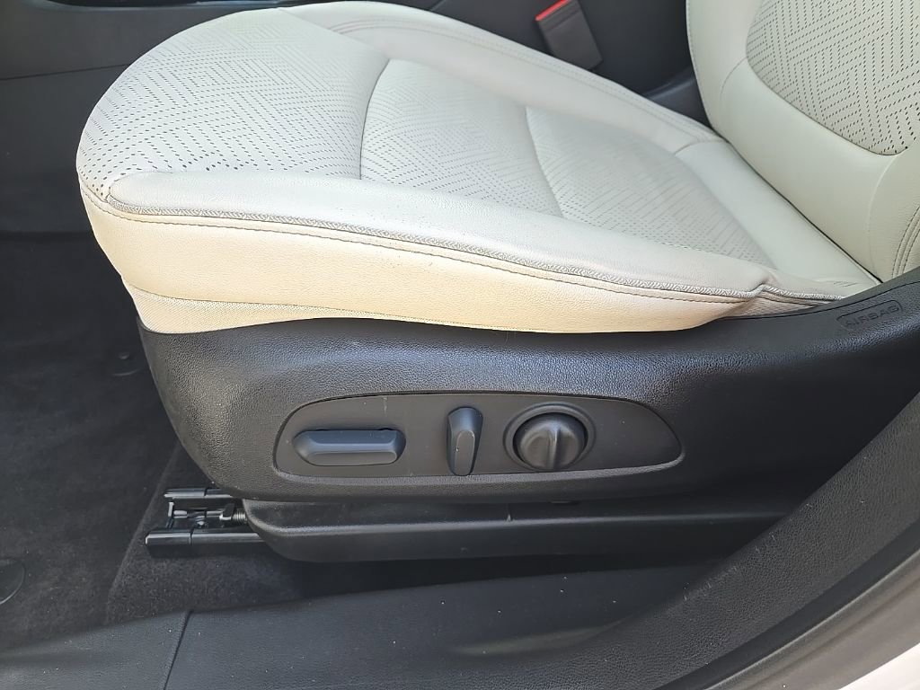 Used 2023 Buick Encore GX Essence w/ Experience Buick Package FWD image 25