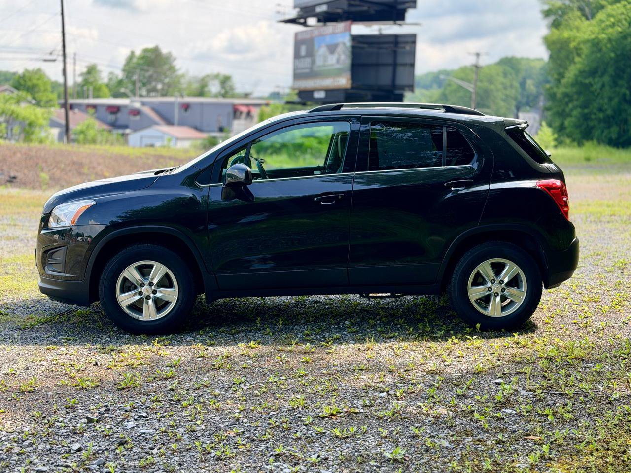 Used 2016 Chevrolet Trax LT w/ LT Sun and Sound Package AWD/4WD image 4