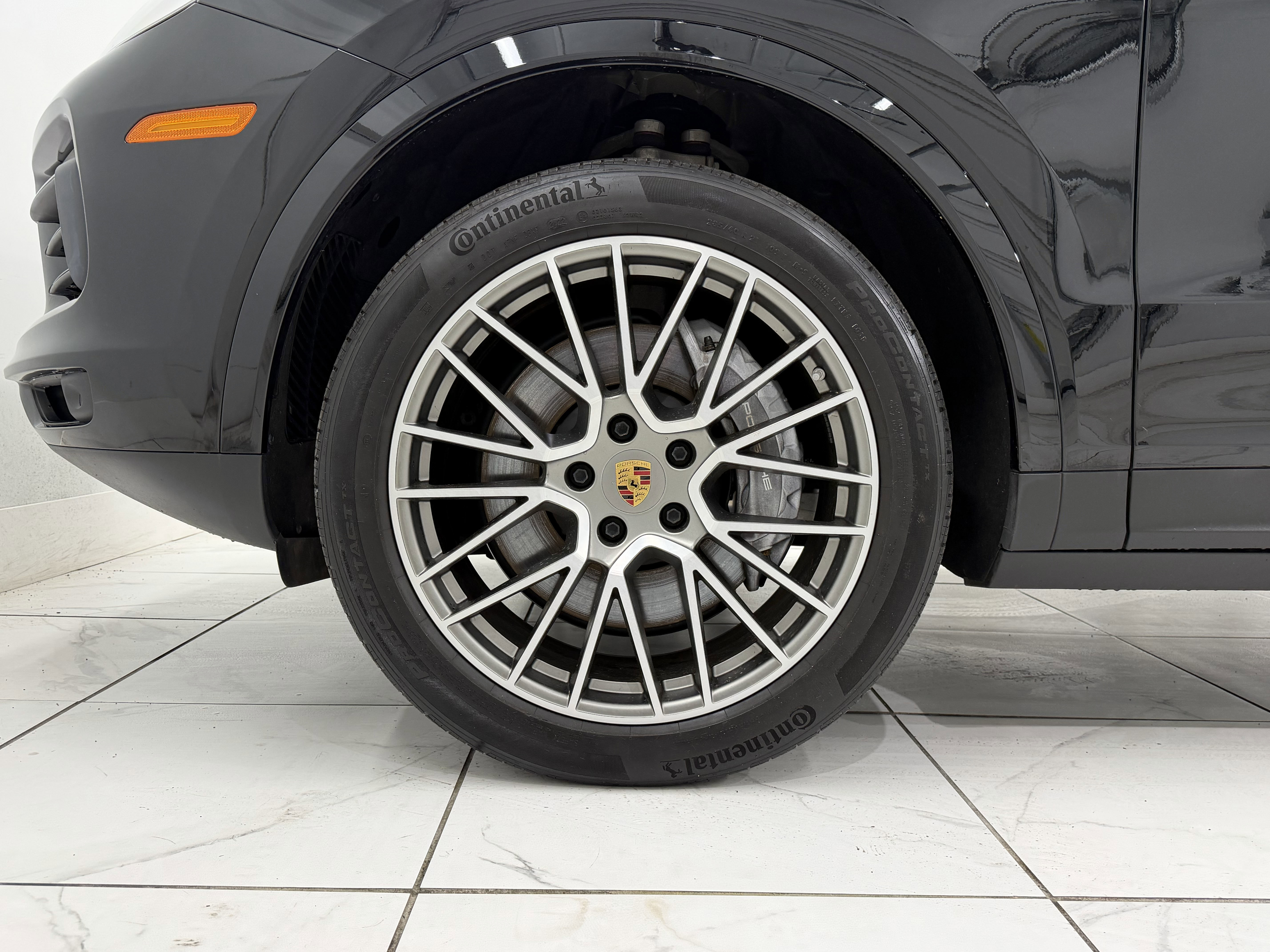 Certified 2023 Porsche Cayenne Platinum Edition image 17