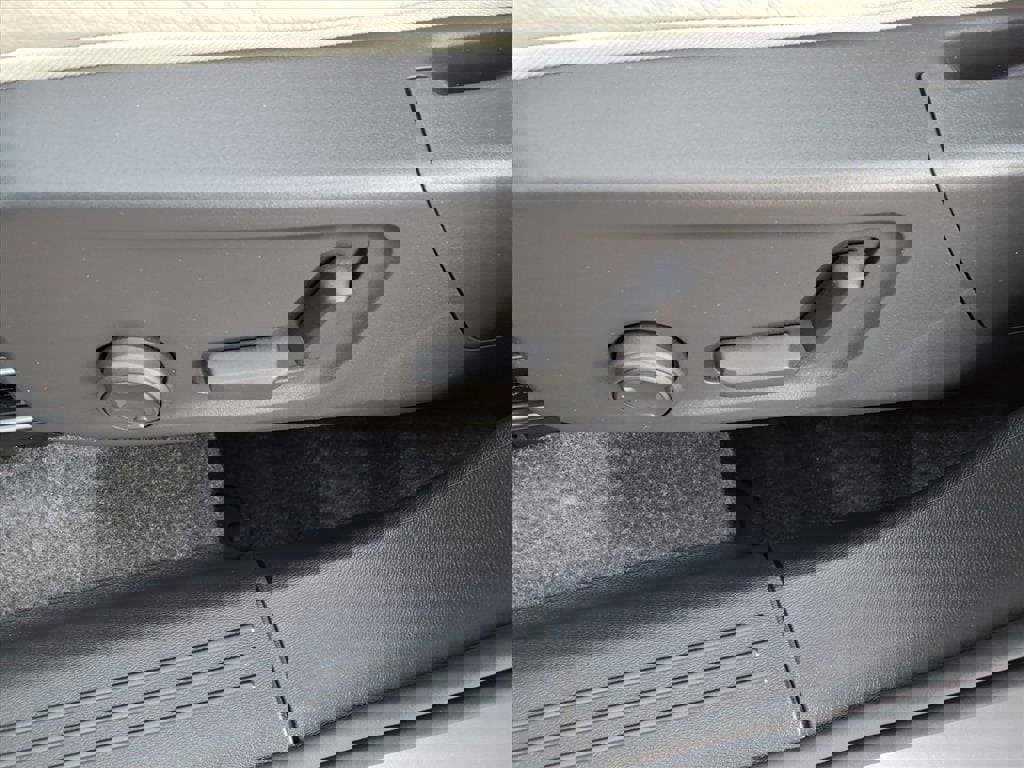 New 2026 Volvo XC40 B5 Ultra w/ Protection Package Premier image 18