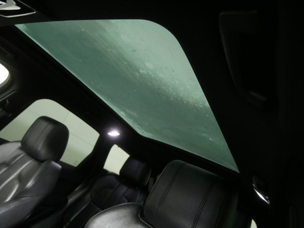 Used 2016 Land Rover Range Rover Sport SE image 12