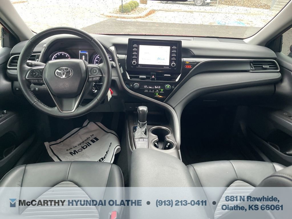 Used 2022 Toyota Camry SE image 3