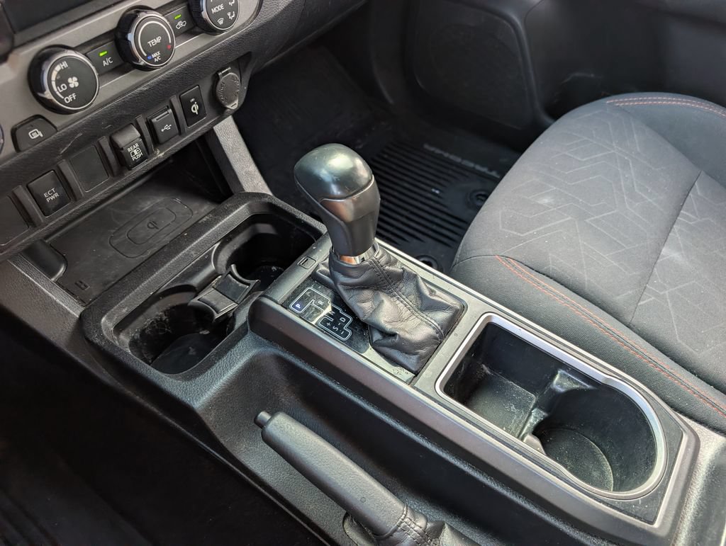 Used 2020 Toyota Tacoma TRD Off-Road AWD/4WD image 16