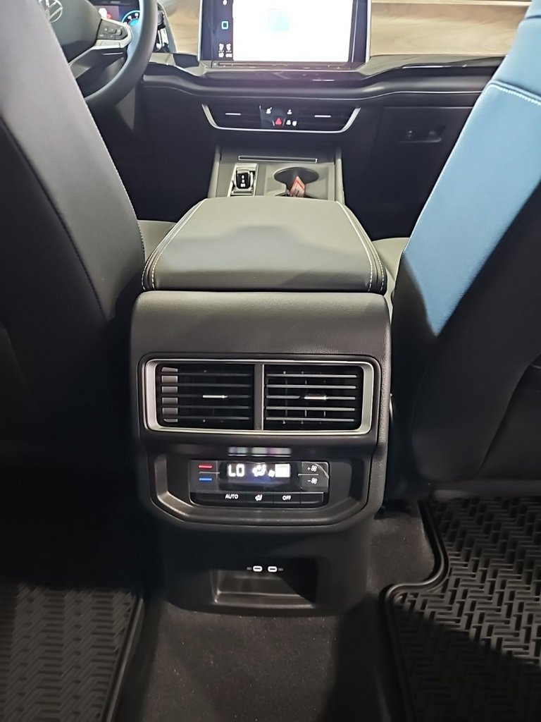 New 2026 Volkswagen Atlas SE image 18