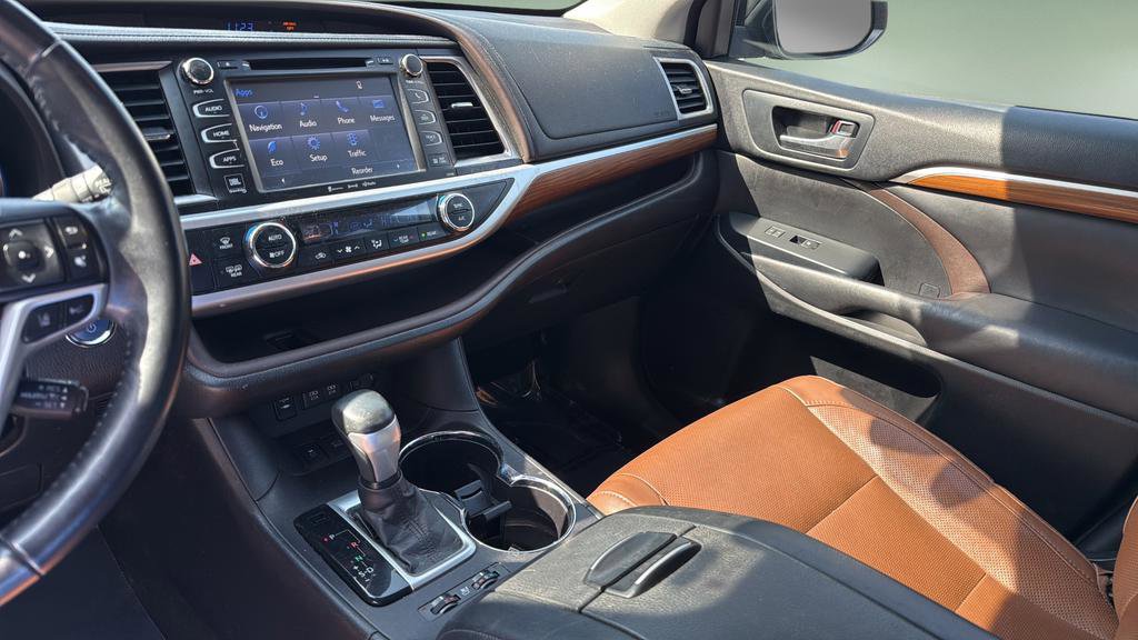 Used 2018 Toyota Highlander Limited Platinum image 26