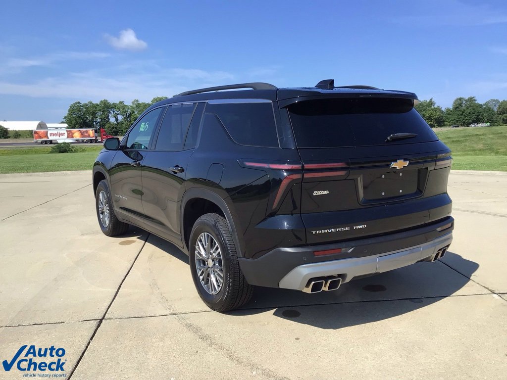 Used 2025 Chevrolet Traverse LT image 7