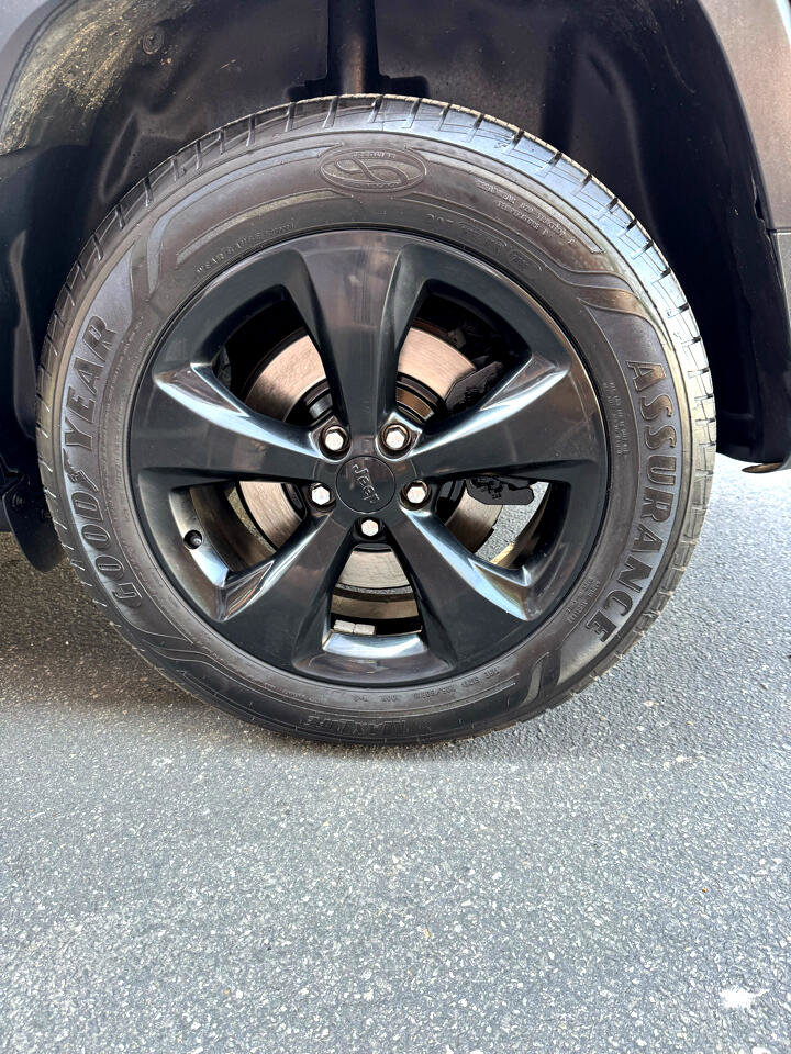 Used 2018 Jeep Cherokee Limited w/ High Altitude Package image 23