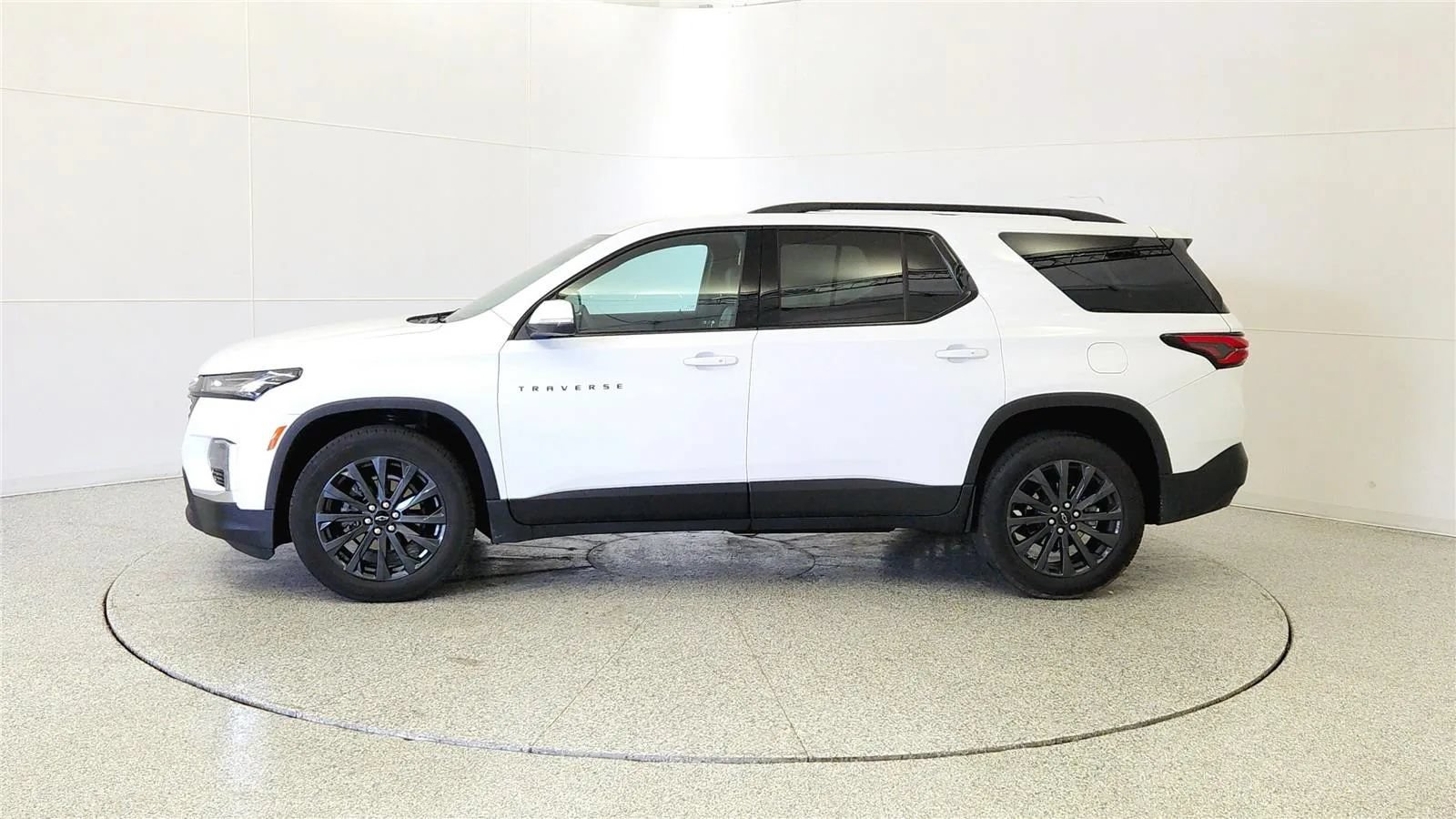 Used 2023 Chevrolet Traverse RS FWD image 4