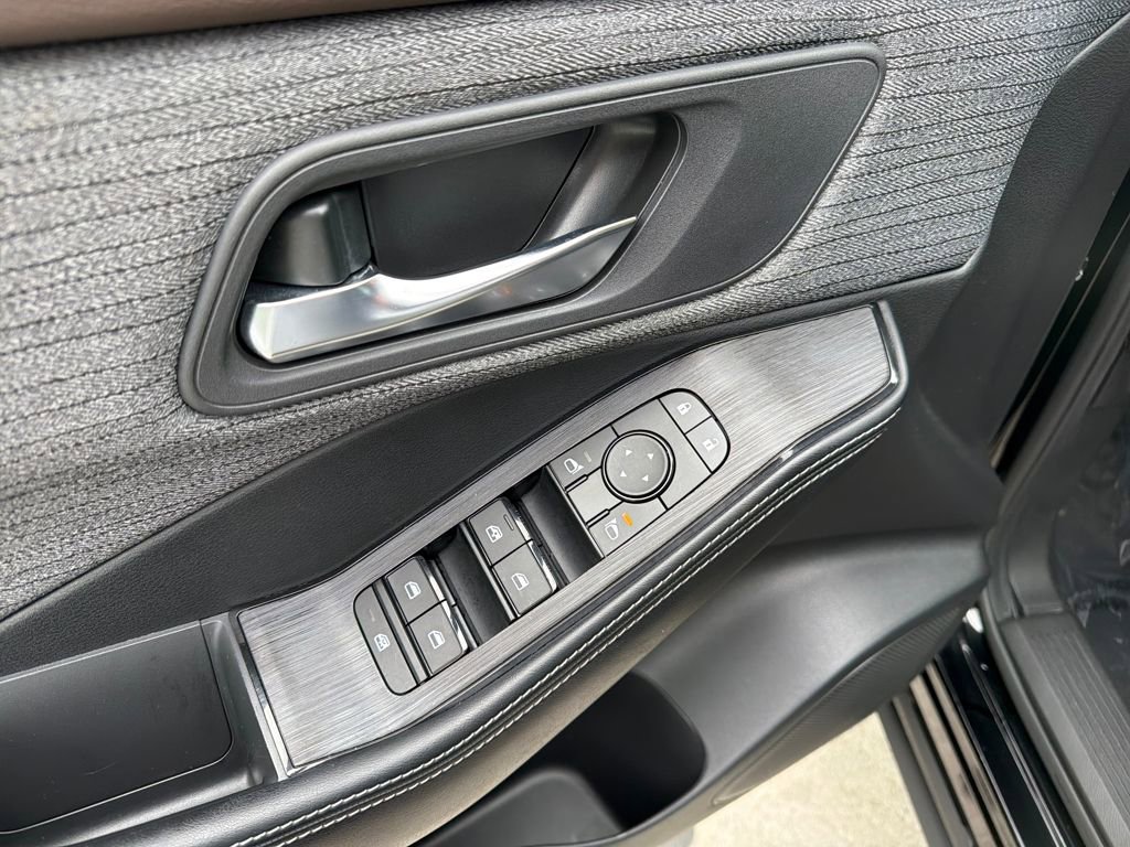 Certified 2023 Nissan Rogue SV image 18