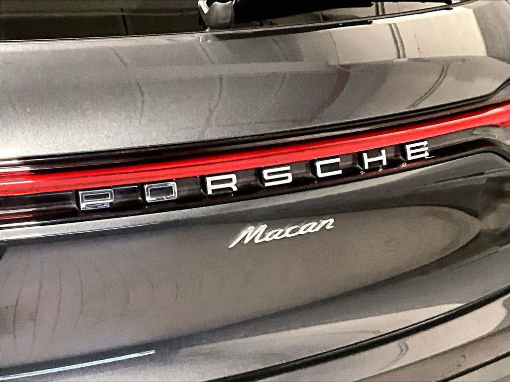 Certified 2024 Porsche Macan image 13