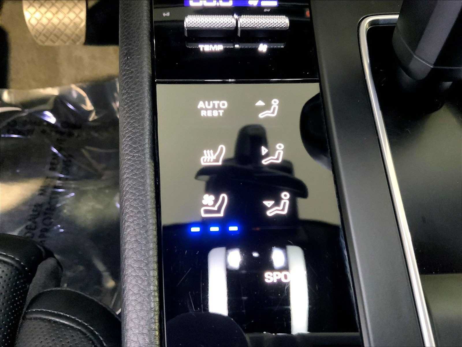 Certified 2026 Porsche Macan AWD/4WD image 37