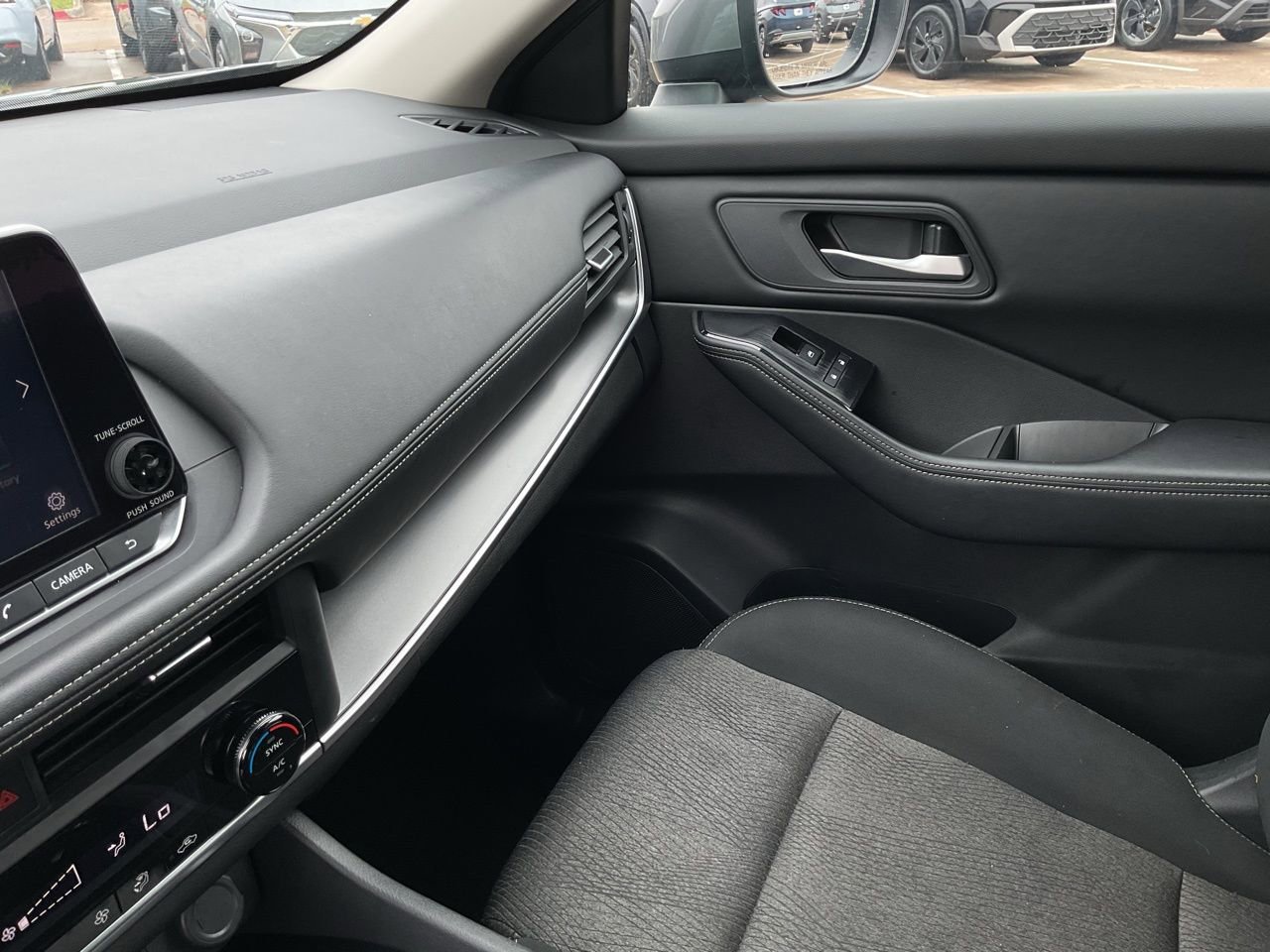 Used 2025 Nissan Rogue SV FWD image 35