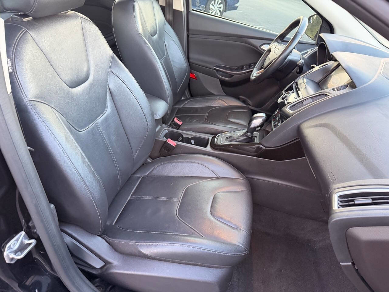 Used 2017 Ford Focus Titanium image 21