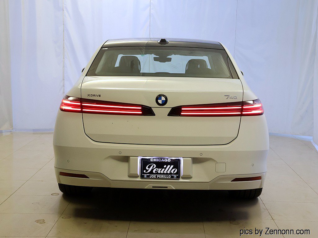 Used 2027 BMW 740i xDrive AWD/4WD image 7