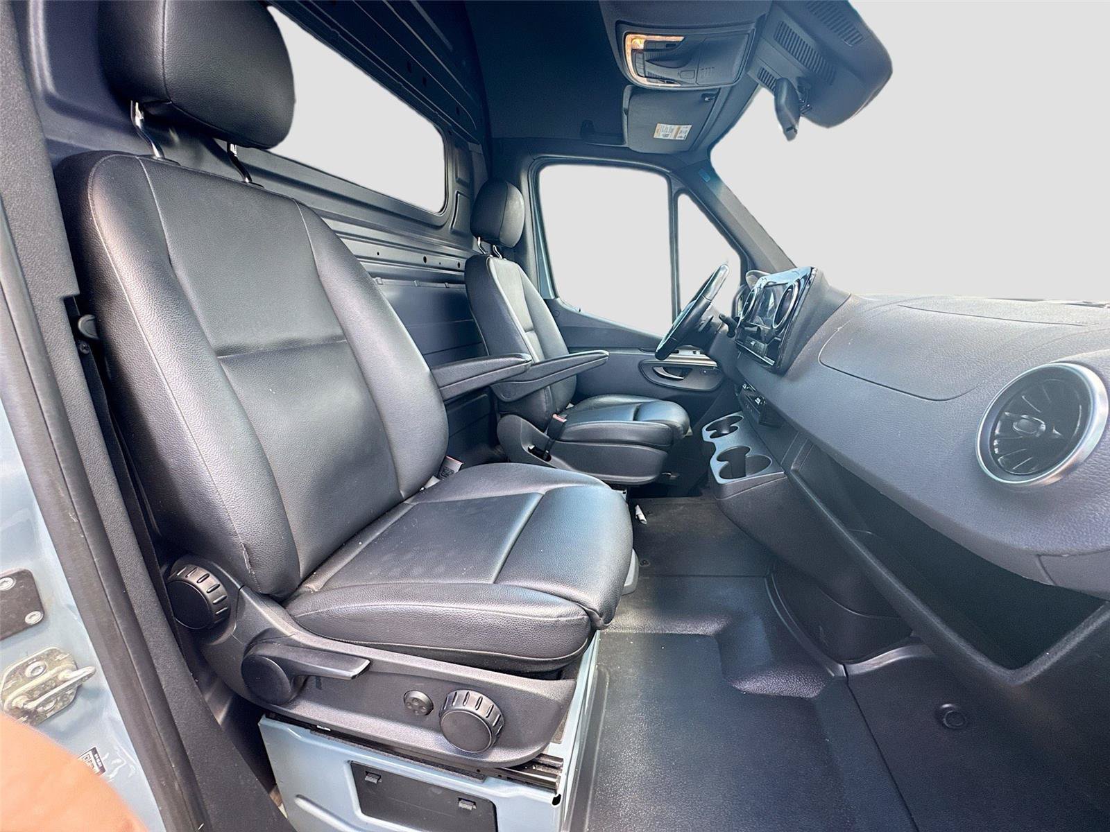 Used 2024 Mercedes-Benz Sprinter 3500 w/ Parking Package image 11