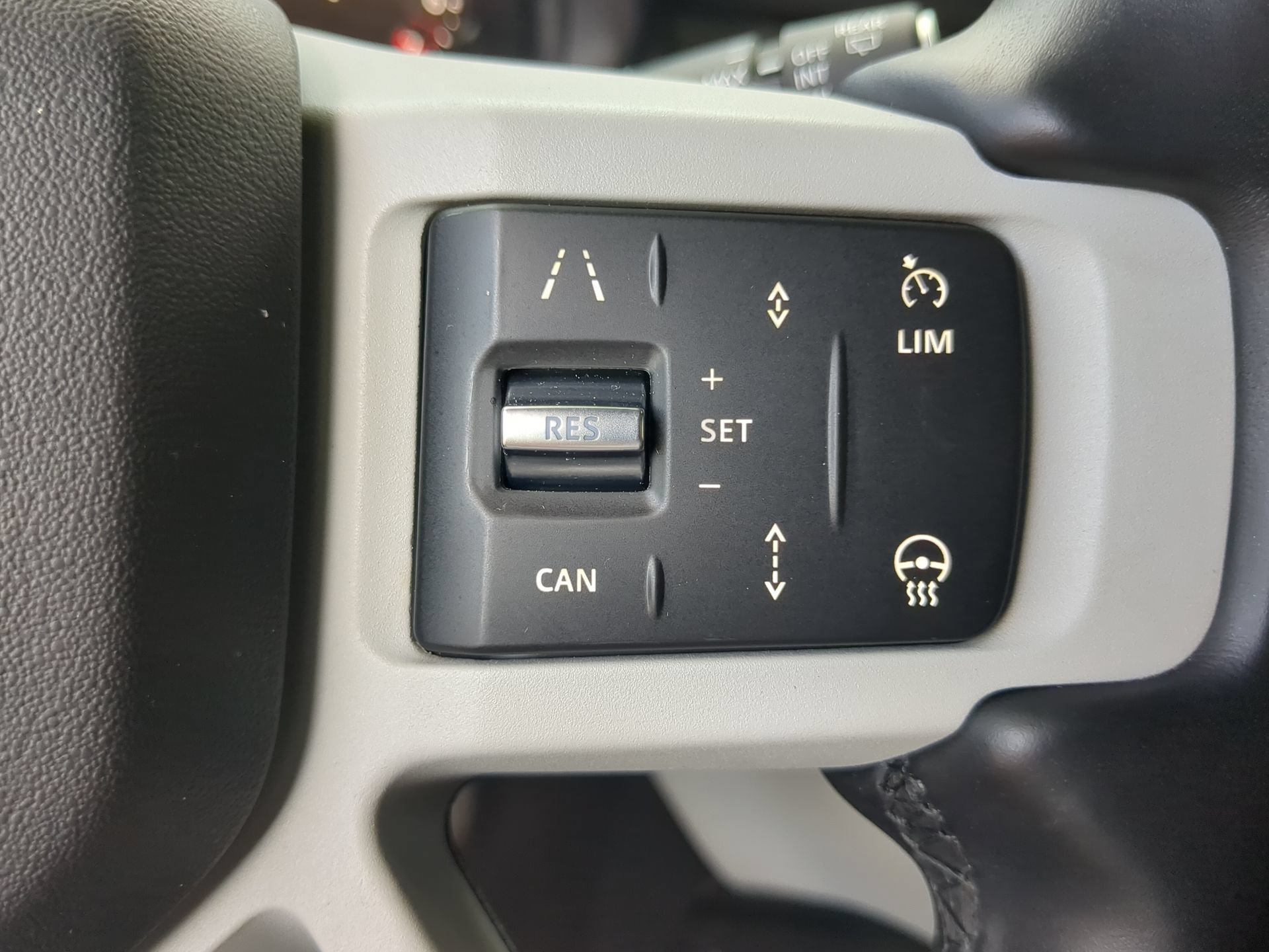 Used 2024 Land Rover Defender 110 X-Dynamic SE AWD/4WD image 67