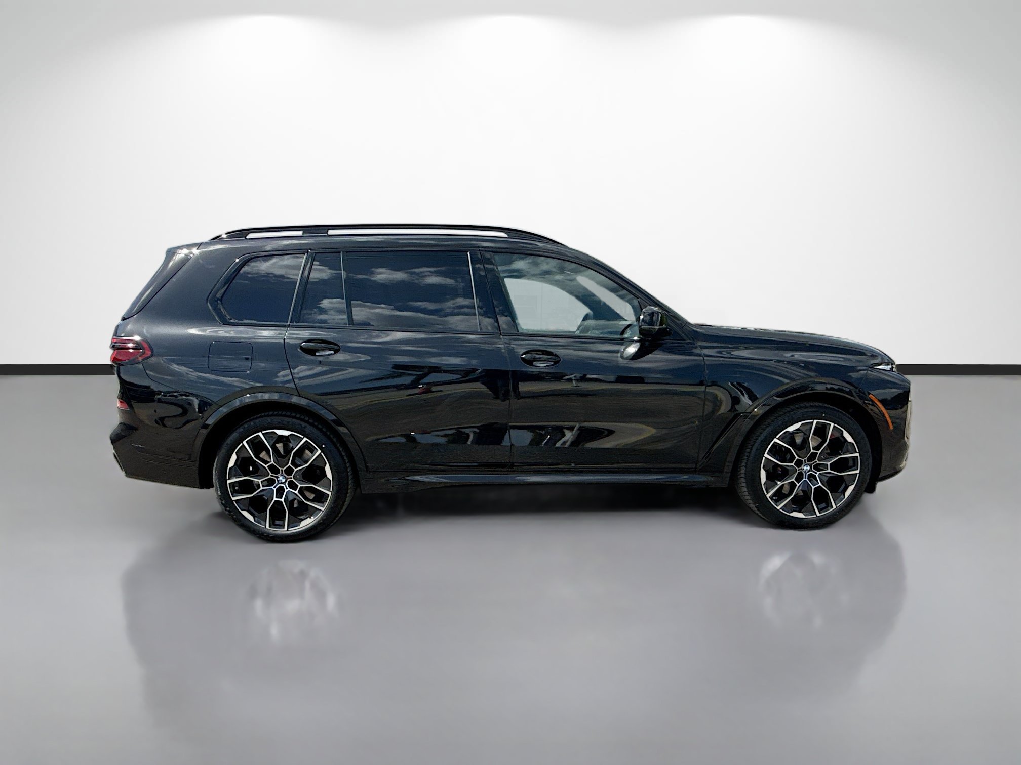New 2027 BMW X7 M60i AWD/4WD image 2