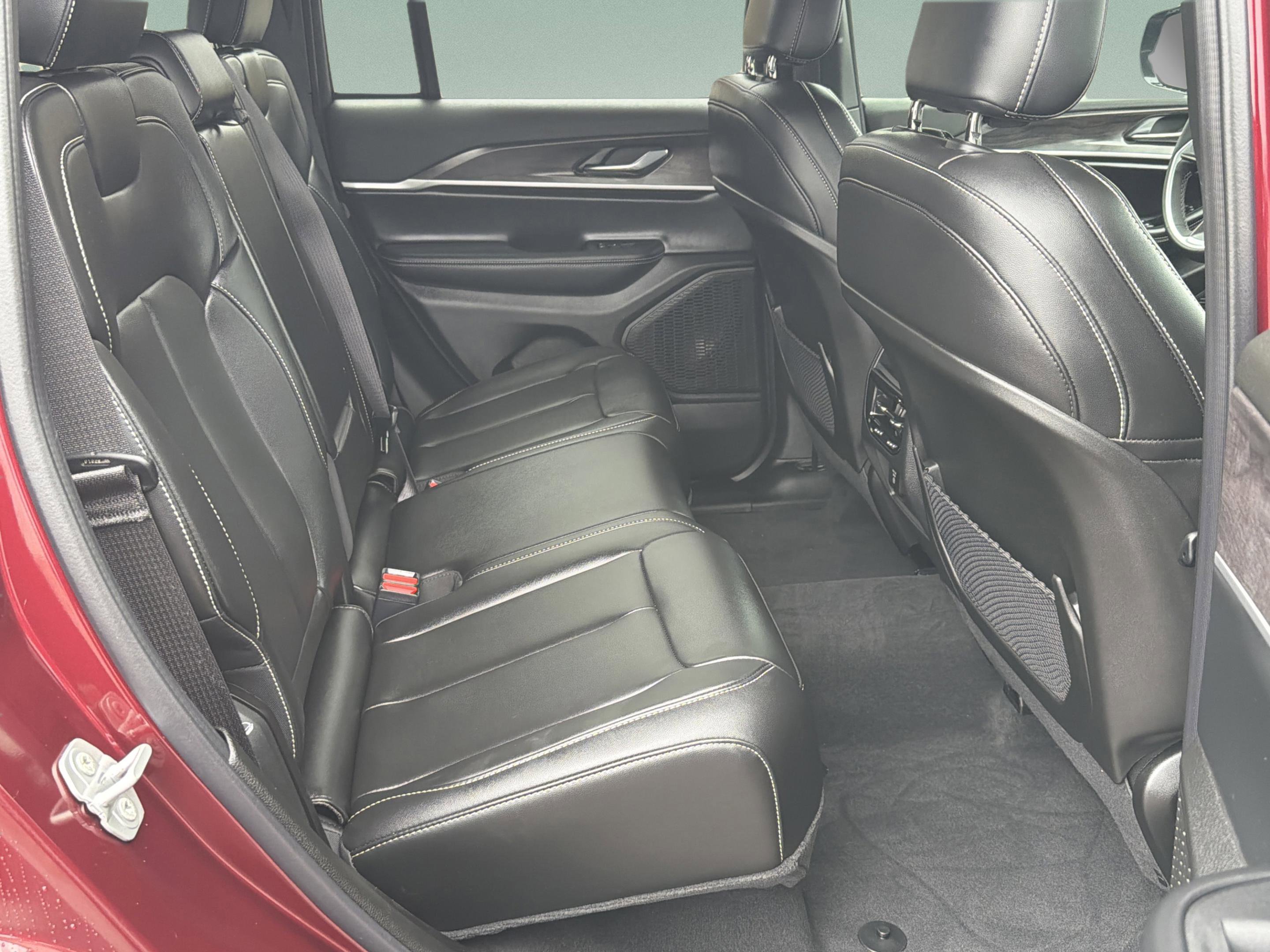 Used 2025 Jeep Grand Cherokee Limited w/ Trailer Tow Package image 33