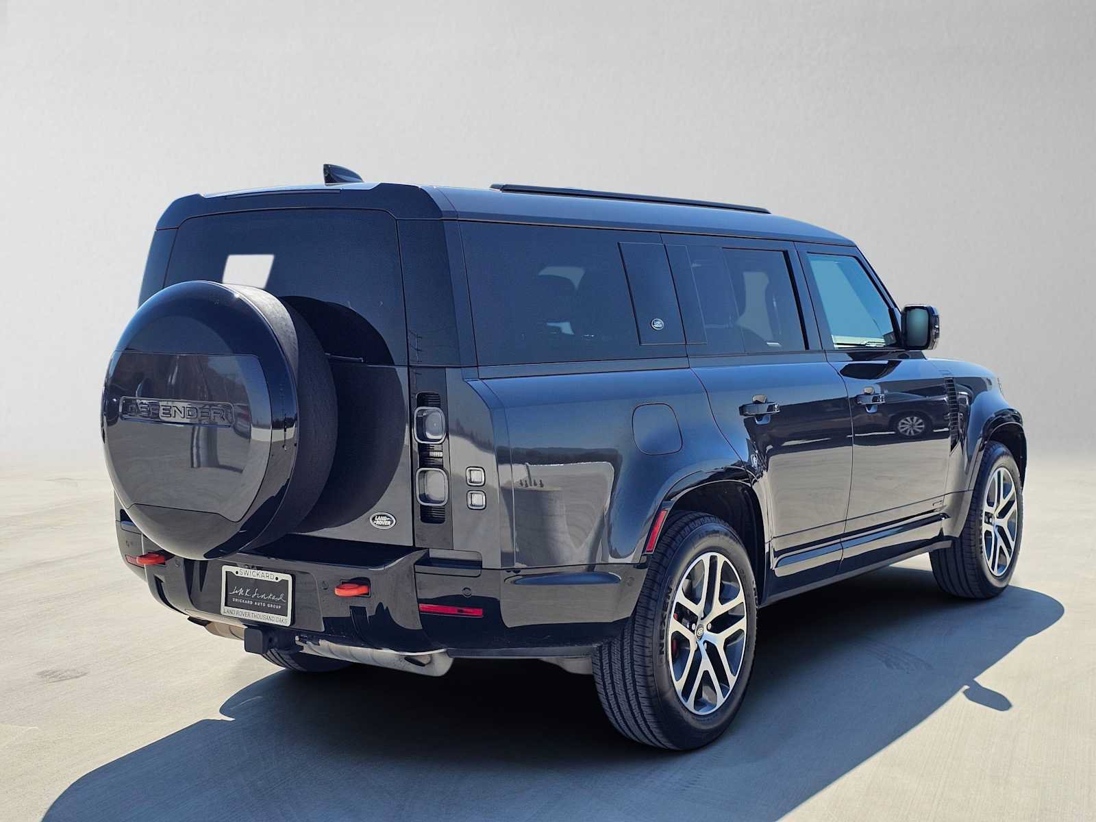 Used 2023 Land Rover Defender 130 X AWD/4WD image 5