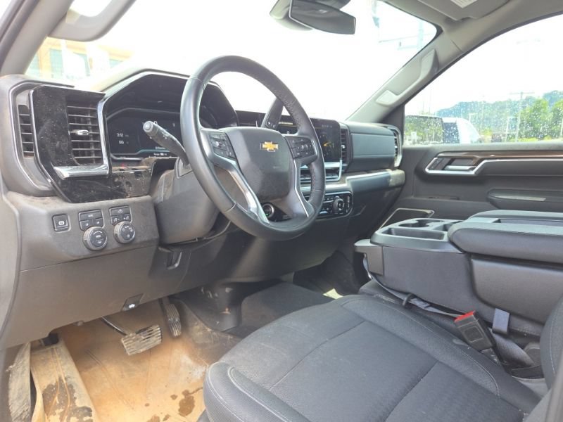 Used 2025 Chevrolet Silverado 1500 LT AWD/4WD image 9