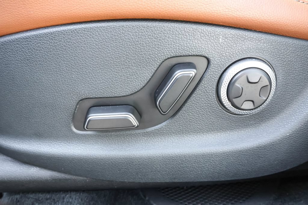 Used 2026 Genesis GV70 2.5T Advanced AWD/4WD image 12