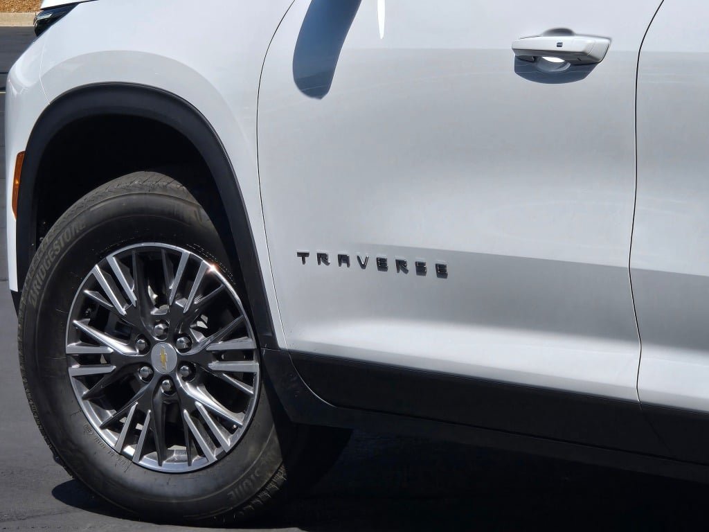 Used 2026 Chevrolet Traverse LT AWD/4WD image 16