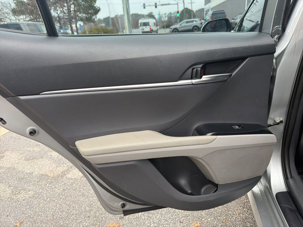 Used 2019 Toyota Camry LE image 21