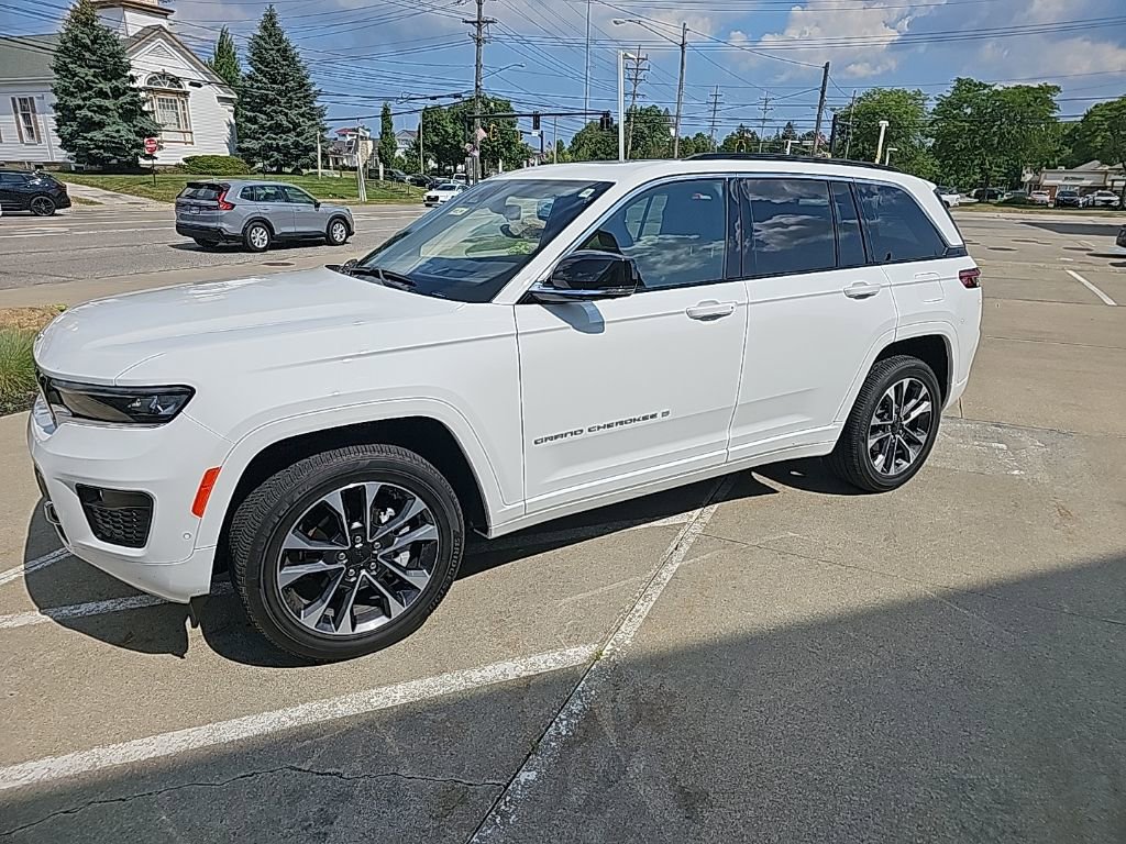 Certified 2024 Jeep Grand Cherokee Overland w/ Adv Protech Group III image 9