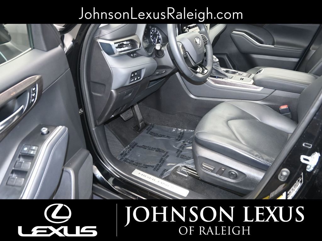 Used 2021 Toyota Highlander Limited image 11