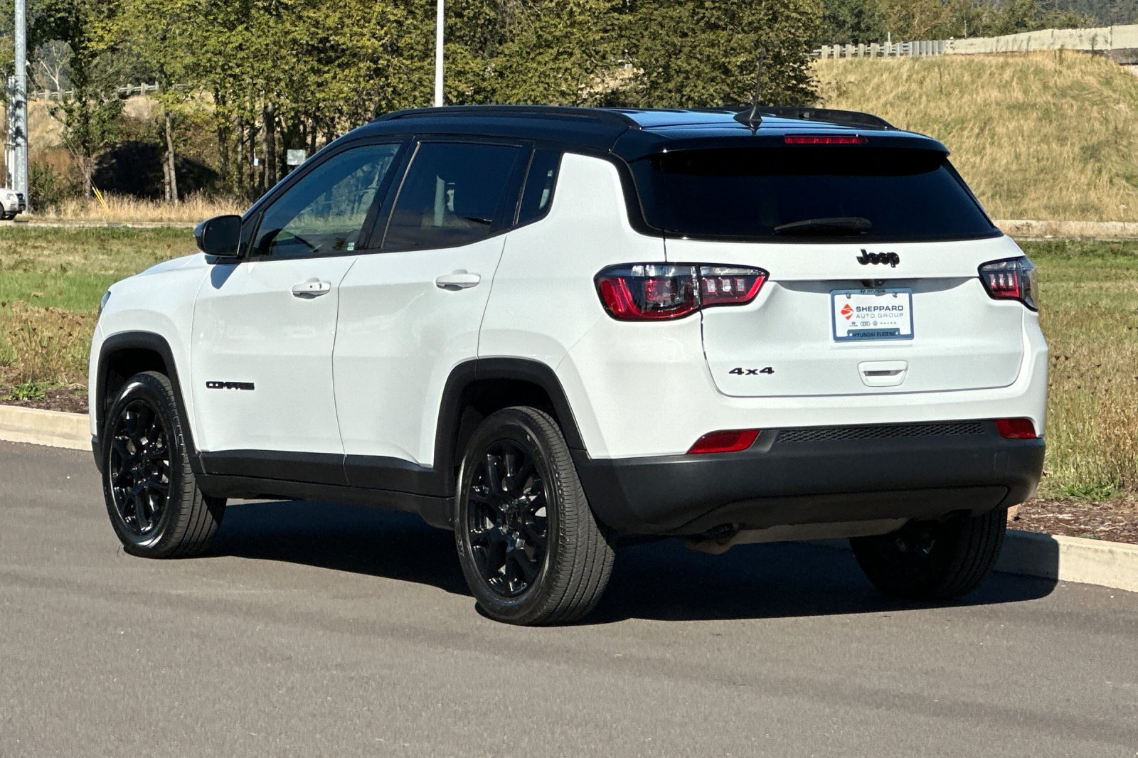 Used 2023 Jeep Compass Latitude AWD/4WD image 5