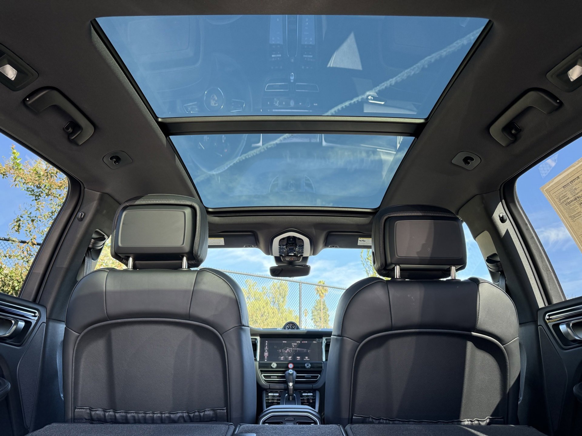 Used 2025 Porsche Macan image 36