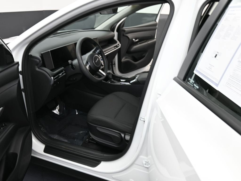 Certified 2025 Hyundai Tucson SE image 12