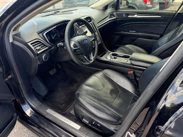 Used 2020 Ford Fusion Titanium FWD image 9