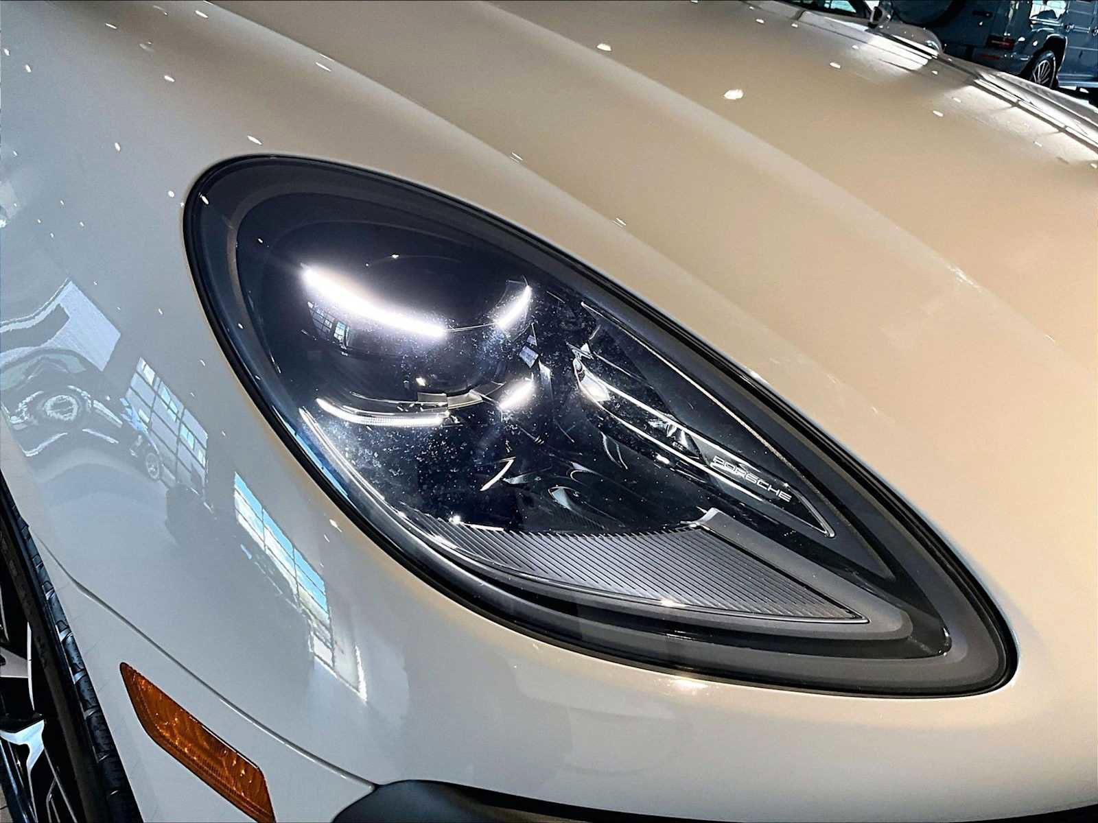 Used 2025 Porsche Macan image 15