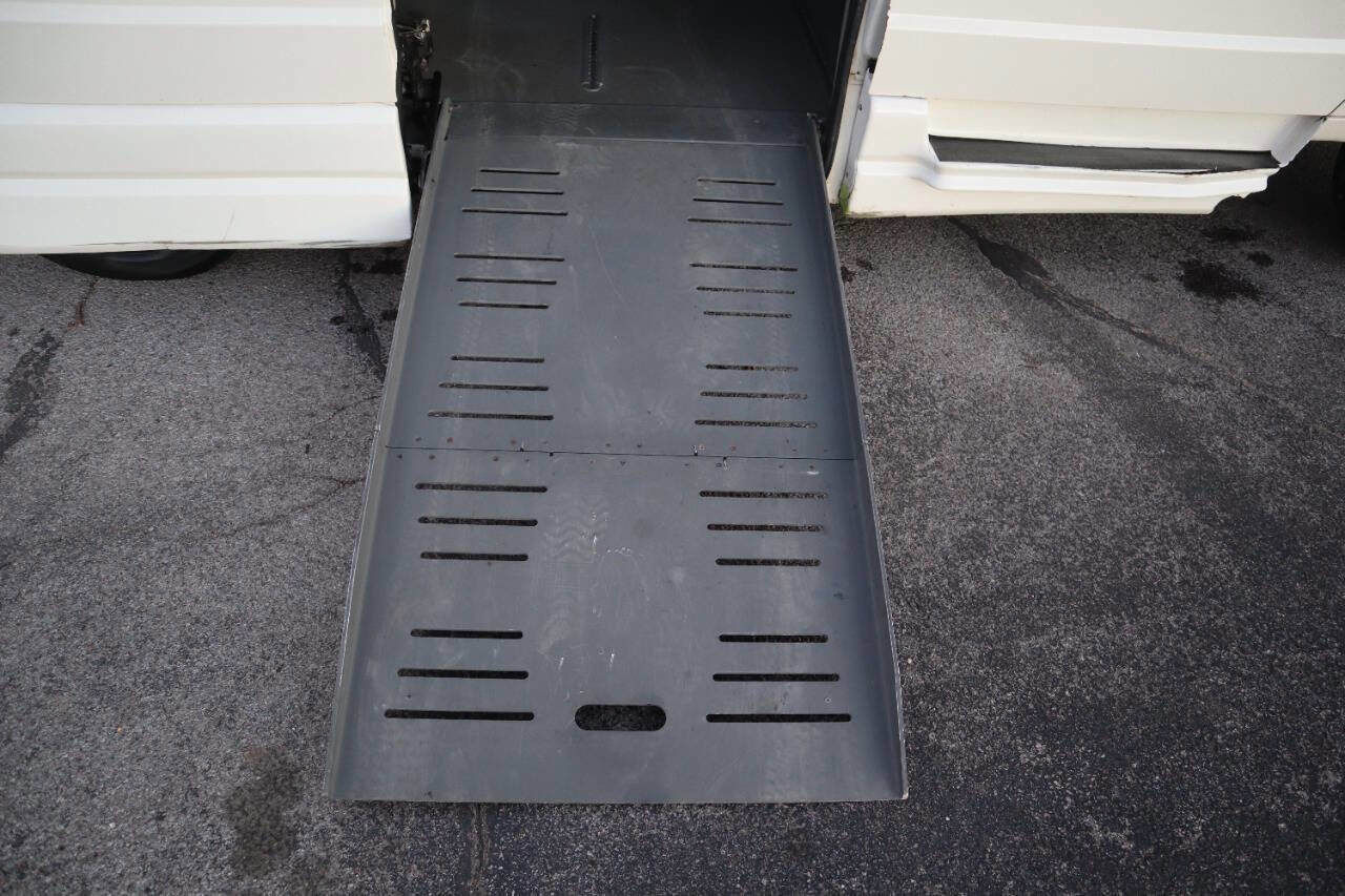 Used 2010 Dodge Grand Caravan SE w/ Climate Group image 22