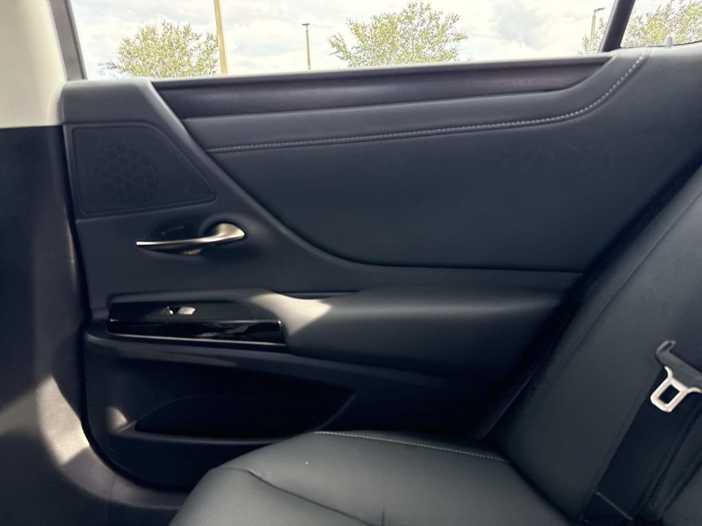 Used 2025 Lexus ES 350 w/ Premium Package FWD image 16