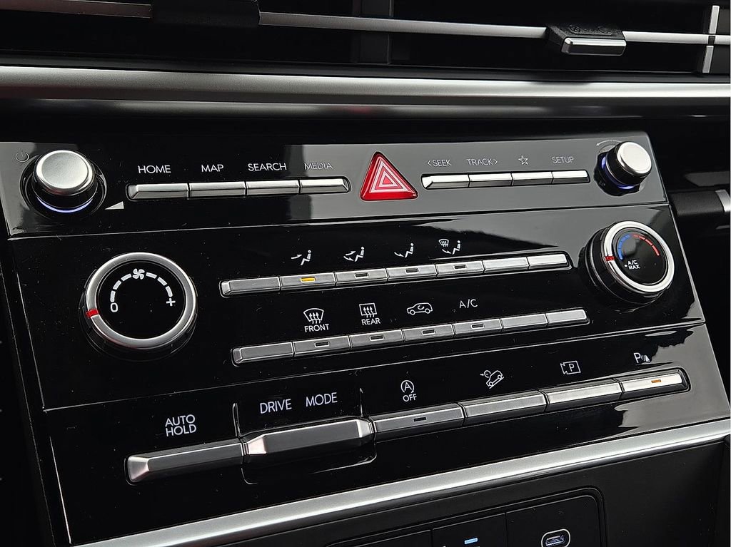 Used 2025 Hyundai Santa Fe SE image 14