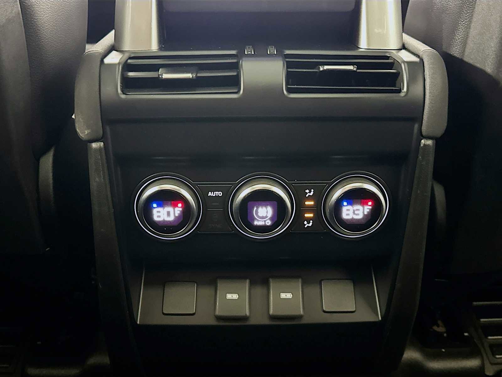 Used 2023 Land Rover Defender 130 SE image 24