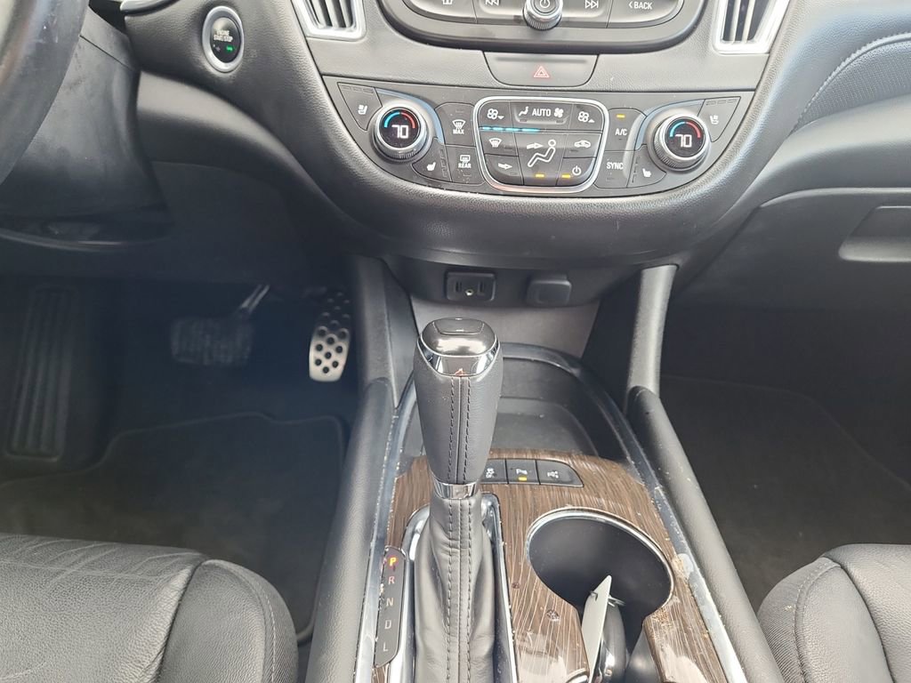 Used 2017 Chevrolet Malibu Premier w/ Premier Sun and Wheel Package FWD image 11