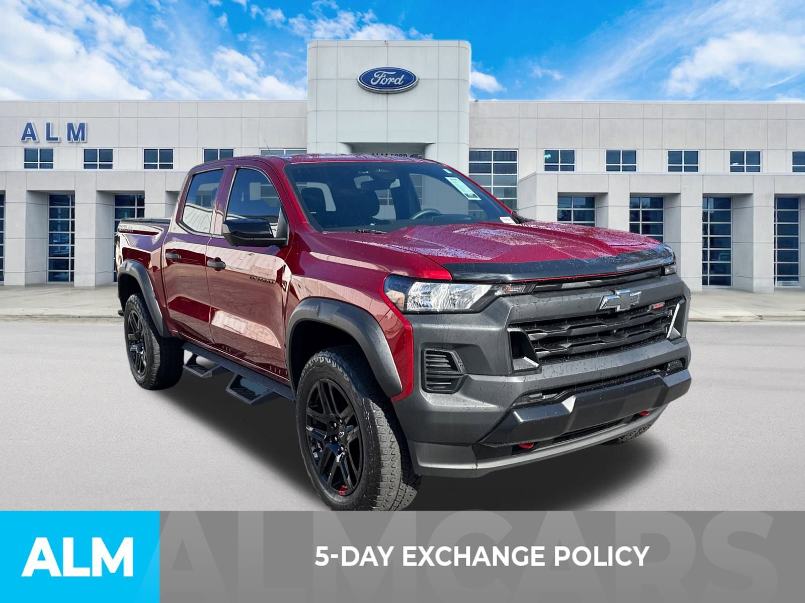 Used 2023 Chevrolet Colorado Trail Boss w/ Technology Package image 4