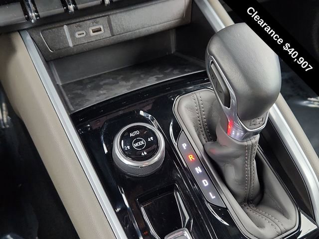 Used 2024 Chevrolet Colorado ZR2 w/ Technology Package image 41