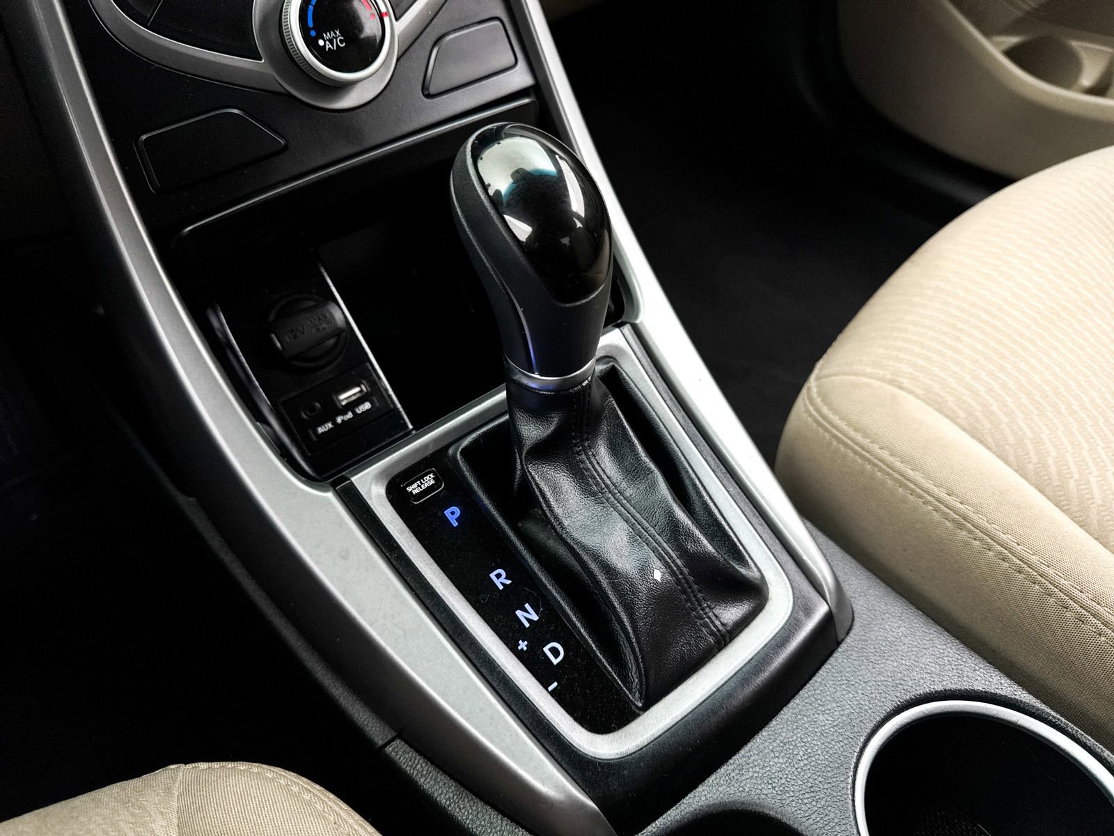 Used 2016 Hyundai Elantra SE image 17