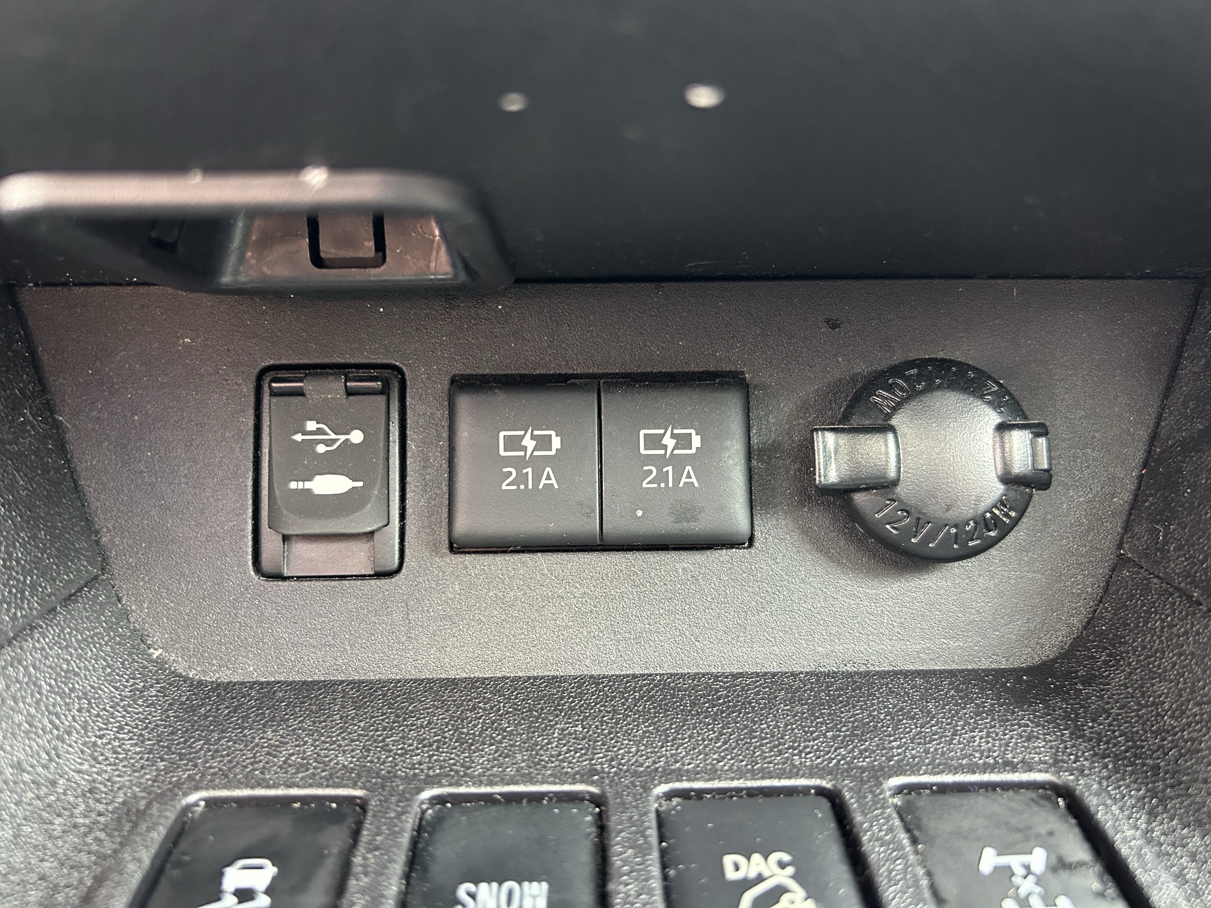 Used 2017 Toyota Highlander Limited Platinum AWD/4WD image 24