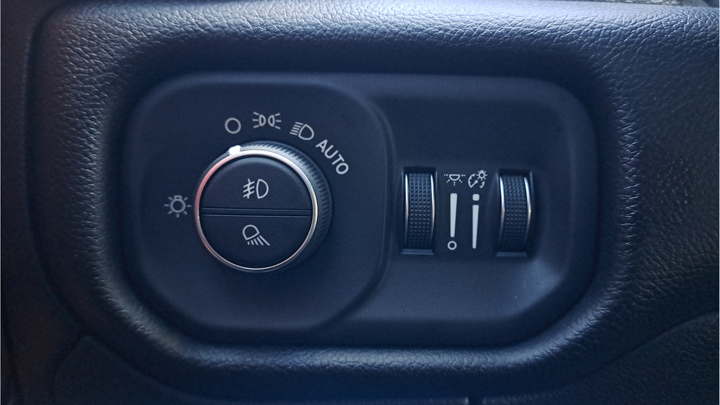 Used 2019 RAM 1500 Rebel AWD/4WD image 22