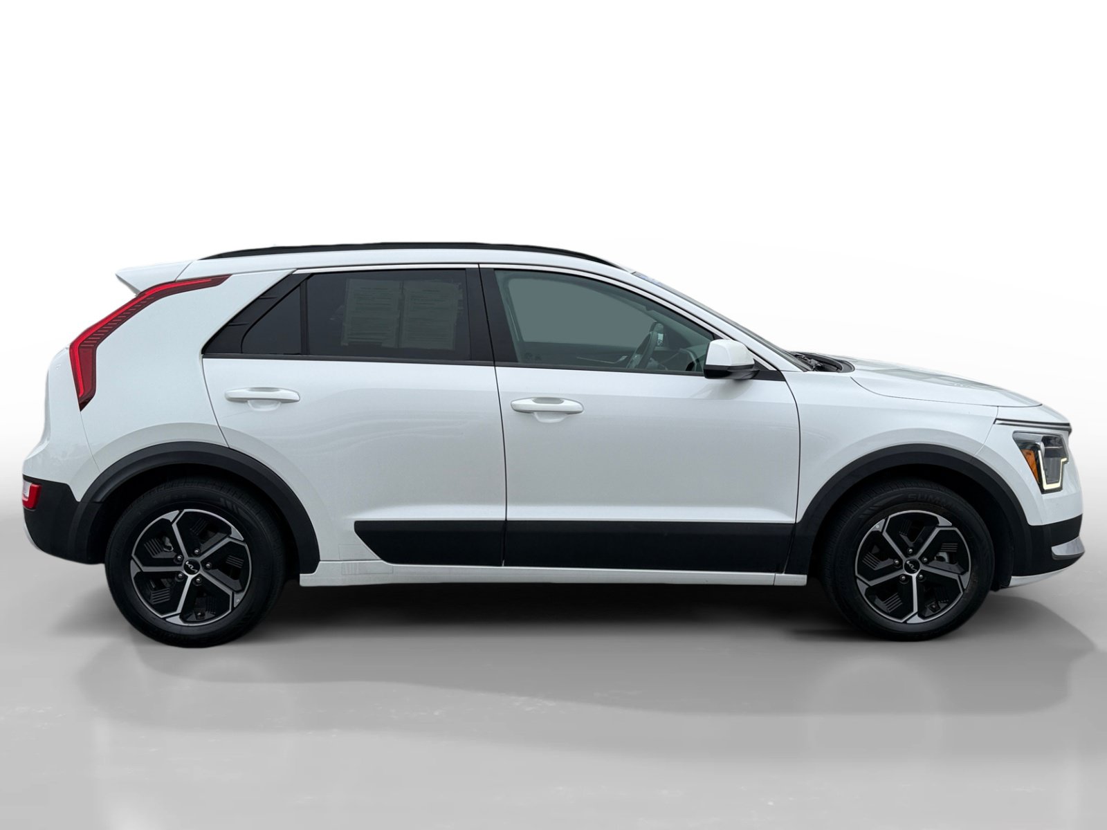 Used 2024 Kia Niro LX FWD image 6