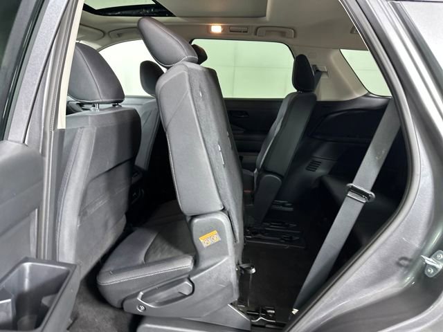 Used 2024 Nissan Pathfinder SV image 25