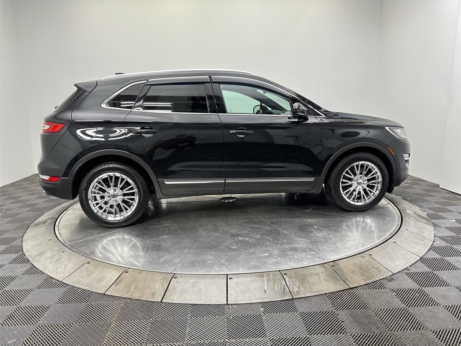 Used 2015 Lincoln MKC AWD w/ Equipment Group 101A Select image 17