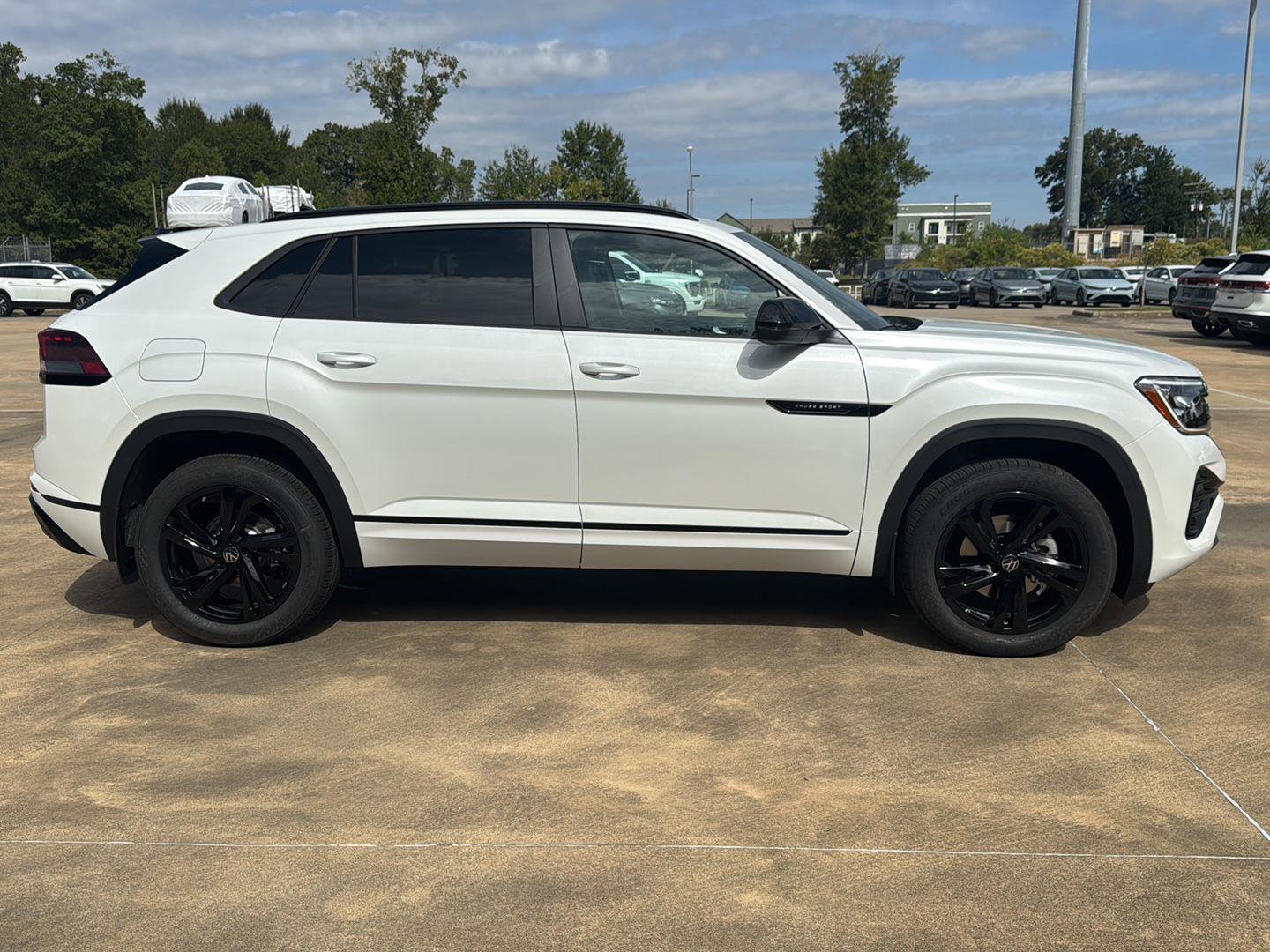 New 2026 Volkswagen Atlas Cross Sport SEL R-Line image 4