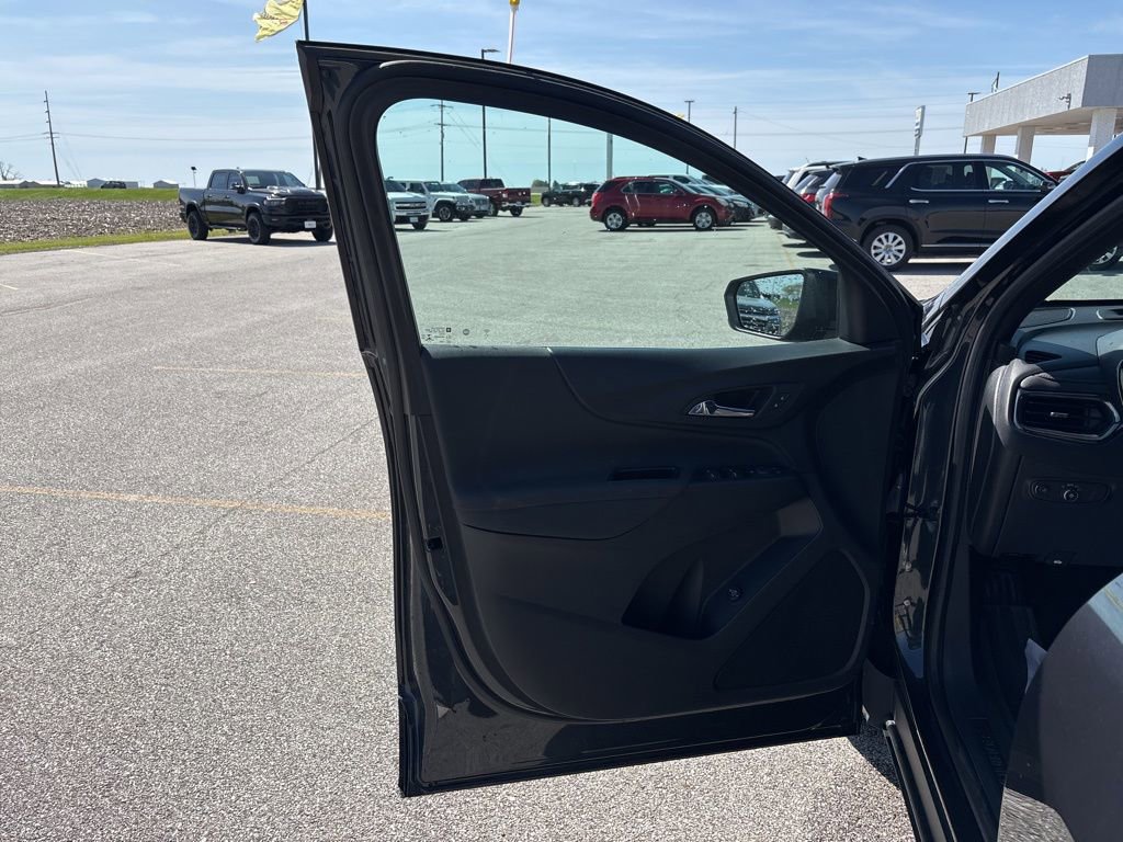 Used 2022 Chevrolet Equinox RS w/ LPO, Floor Liner Package AWD/4WD image 26